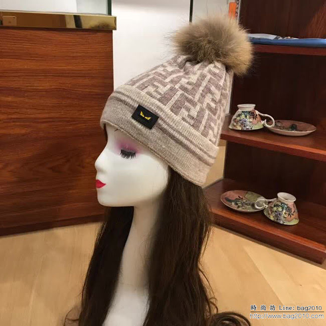 FENDI芬迪 秋冬新款 爆款簡單大氣 羊毛配狐狸毛球針織帽 LLWJ6198